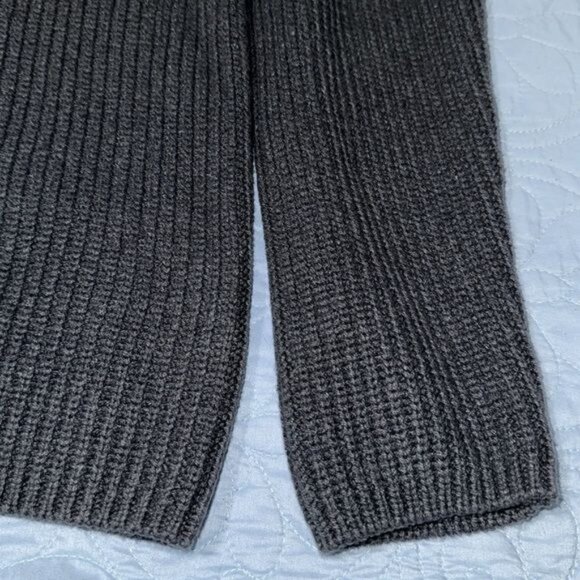Claiborne Gray Ribbed Knit Sweater  60% Cotton 40% Acrylic  Size L - Picture 4 of 7